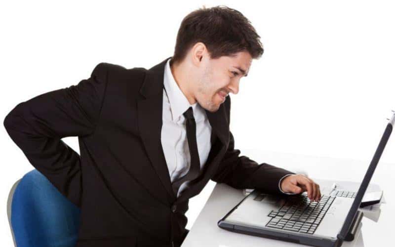 Việc ngồi quá lâu trong thời gian dài chính là nguyên nhân chính gây đau lưng ở dân văn phòng
