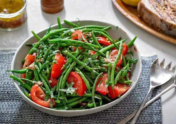 Salad có thể là cách chế biến phổ biến nhất đối với đậu que