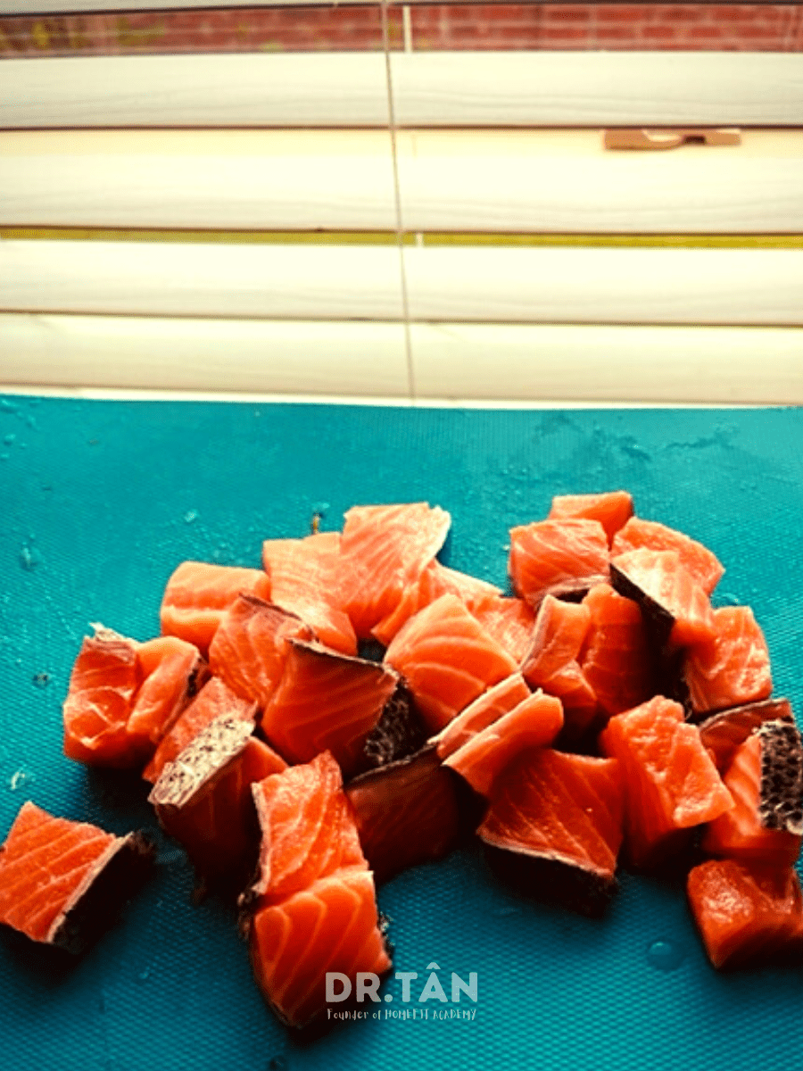 Salad cá hồi cầu vồng.